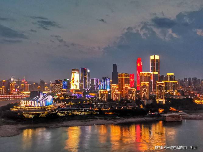 夜幕下的多面城市：夜夜综合